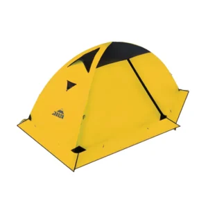 چادر کوهنوردی رنگ زرد برپا شده